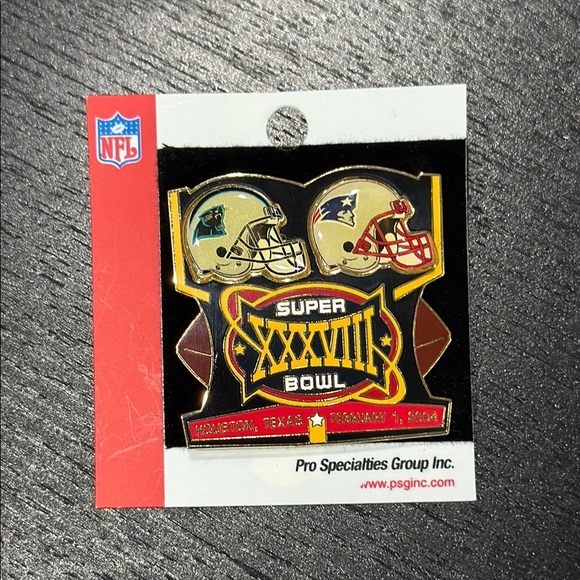Super Bowl NFL Vintage Collectable Commemorative XXXVIII Pin - Picture 1 of 3